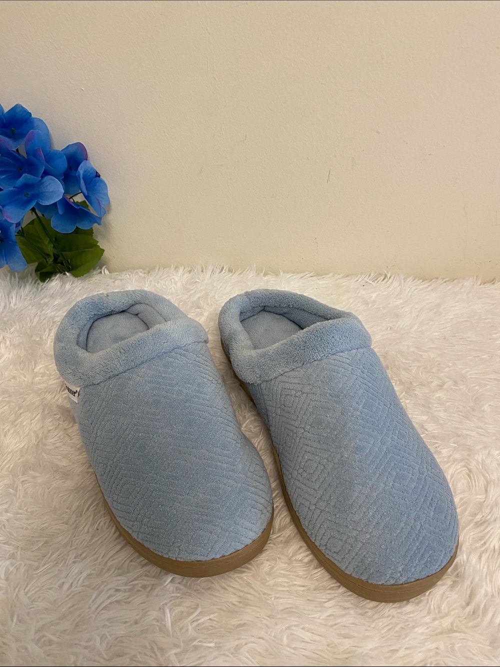 Light Blue Plush Slip-On Slippers sz 7.5-8